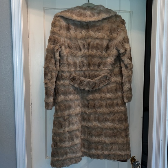 Vintage ladies fur long coat - Picture 9 of 16